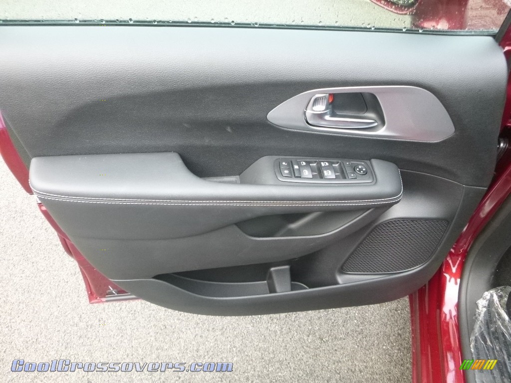 2019 Pacifica Touring Plus - Velvet Red Pearl / Black/Alloy photo #14