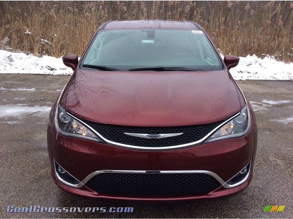 2019 Pacifica Touring Plus - Velvet Red Pearl / Black/Alloy photo #2