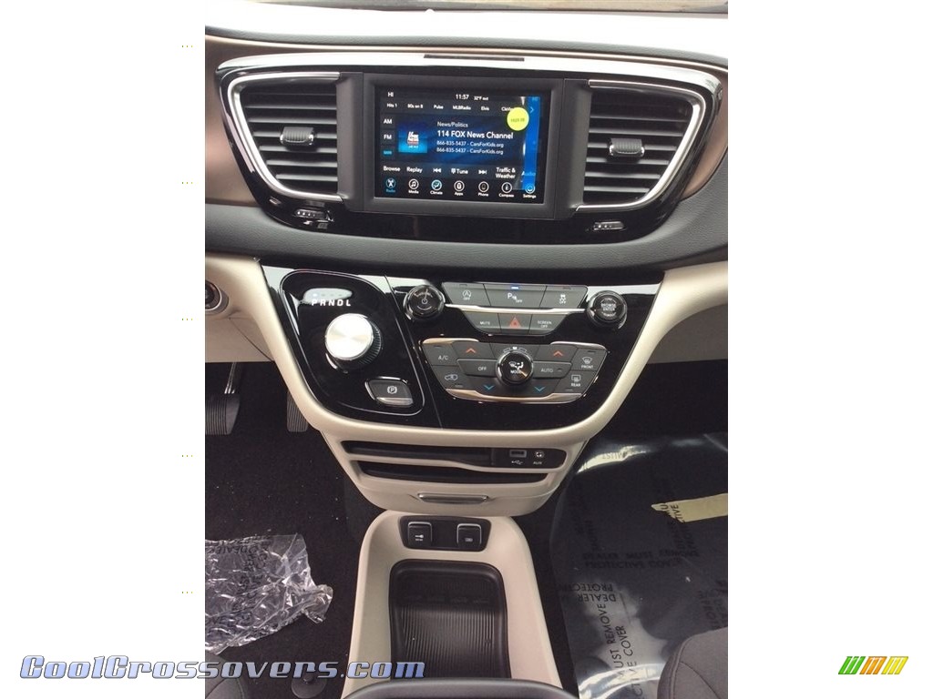 2019 Pacifica Touring Plus - Velvet Red Pearl / Black/Alloy photo #13
