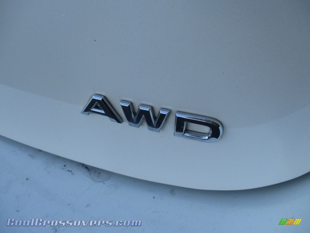 2013 Rogue S AWD - Pearl White / Gray photo #6