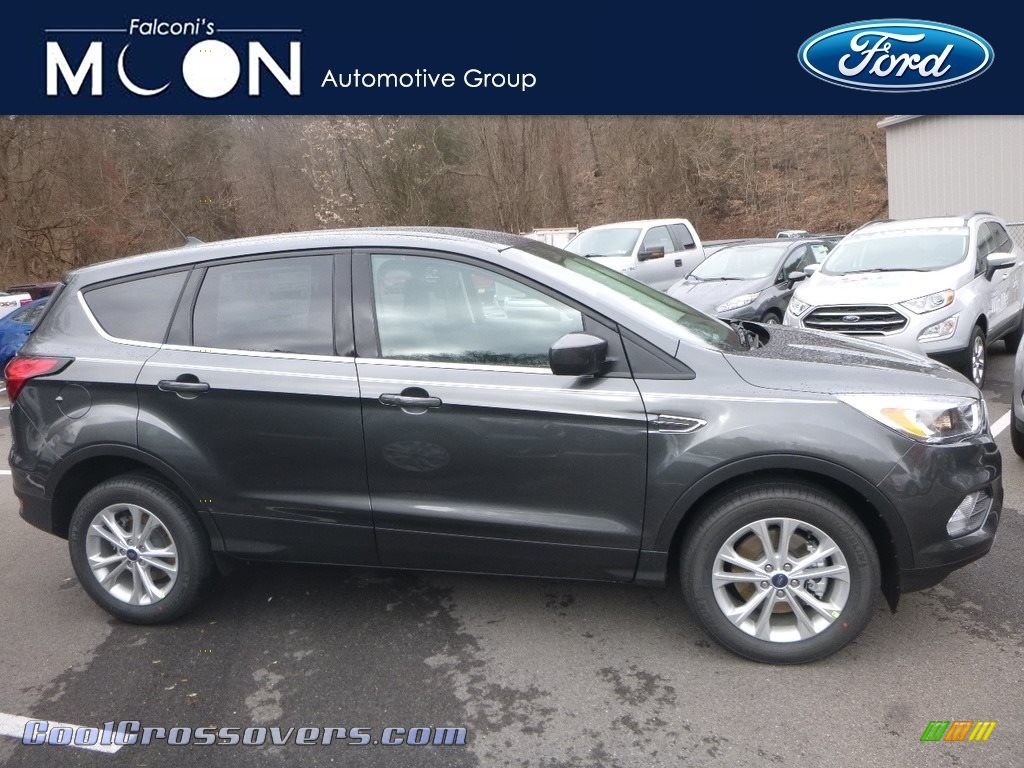 Magnetic / Chromite Gray/Charcoal Black Ford Escape SE 4WD