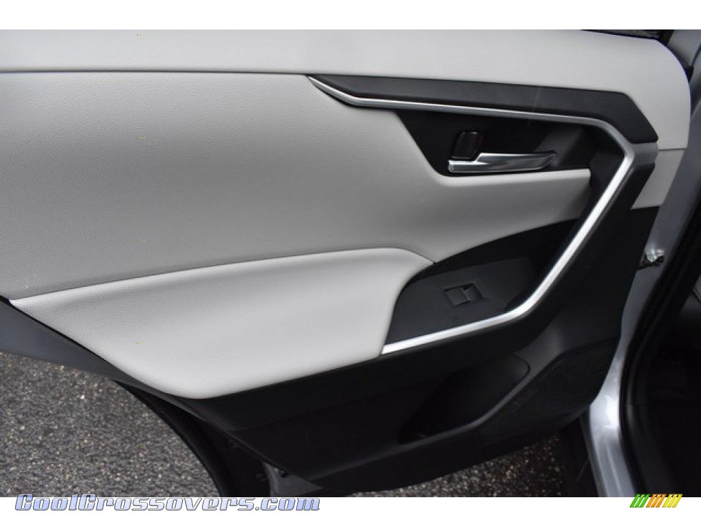 2019 RAV4 XLE AWD - Silver Sky Metallic / Light Gray photo #21