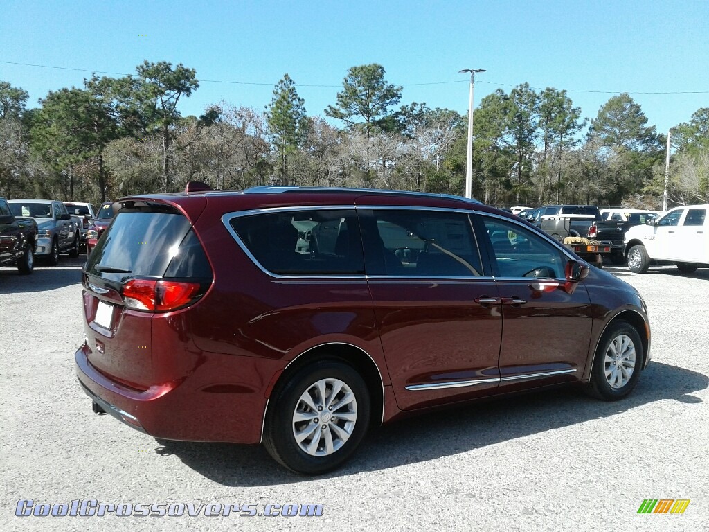 2019 Pacifica Touring L - Velvet Red Pearl / Black/Alloy photo #5