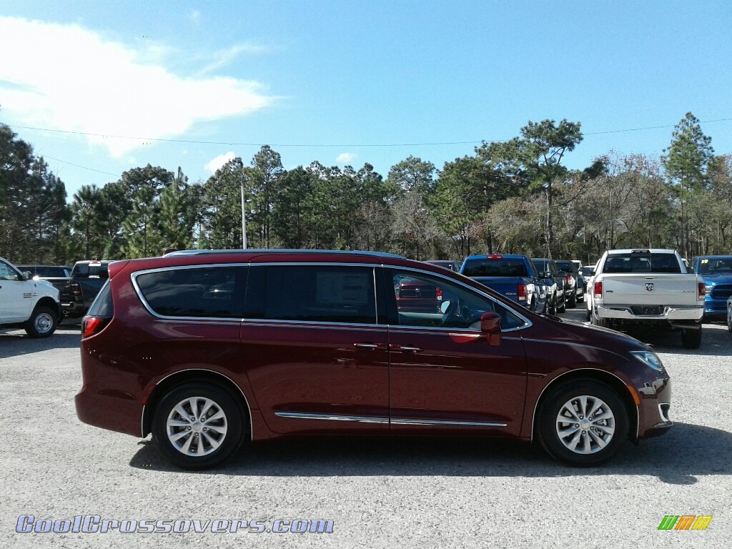 2019 Pacifica Touring L - Velvet Red Pearl / Black/Alloy photo #6