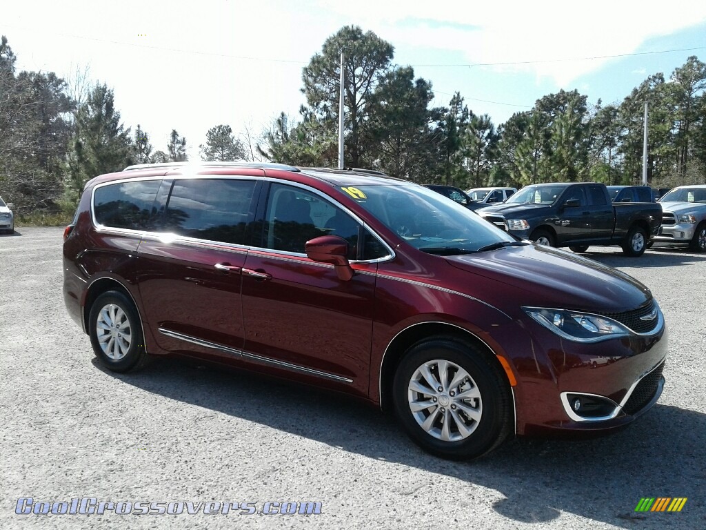2019 Pacifica Touring L - Velvet Red Pearl / Black/Alloy photo #7