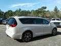 Chrysler Pacifica Limited Luxury White Pearl photo #5