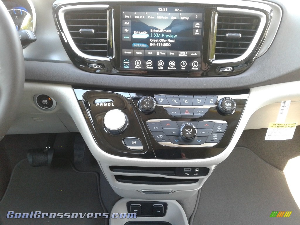 2019 Pacifica Touring L - Luxury White Pearl / Cognac/Alloy photo #23