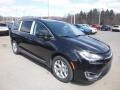 Chrysler Pacifica Touring L Plus Brilliant Black Crystal Pearl photo #7