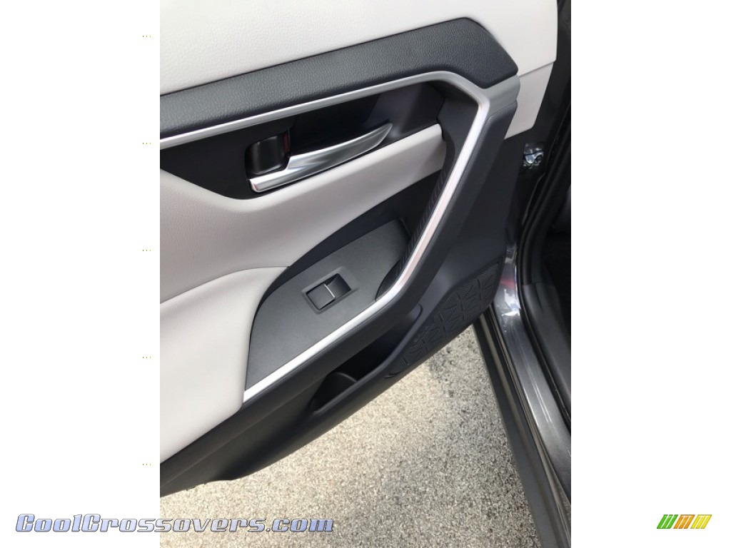 2019 RAV4 XLE AWD - Magnetic Gray Metallic / Light Gray photo #16