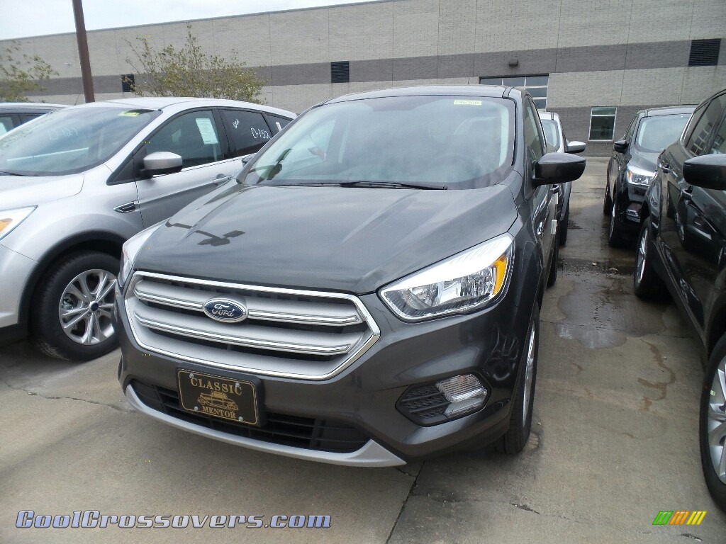 Magnetic / Chromite Gray/Charcoal Black Ford Escape SE