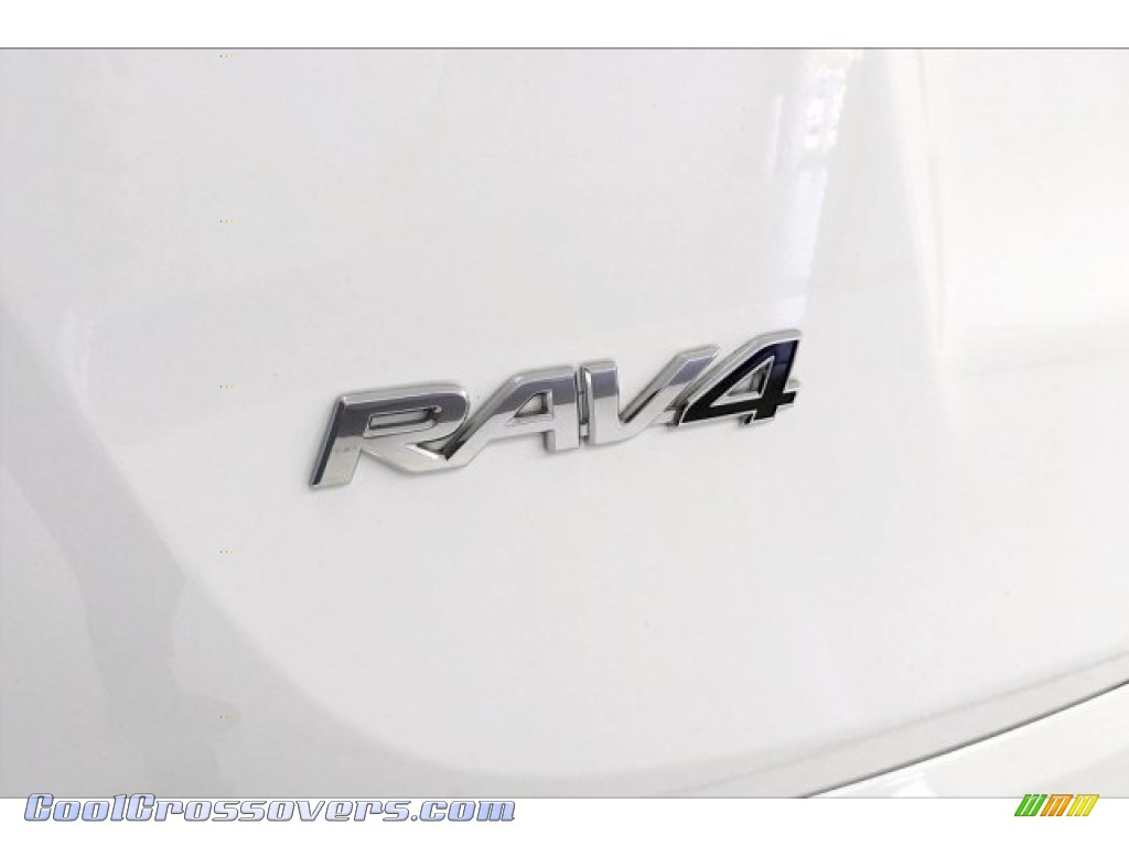 2018 RAV4 XLE AWD - Super White / Black photo #7