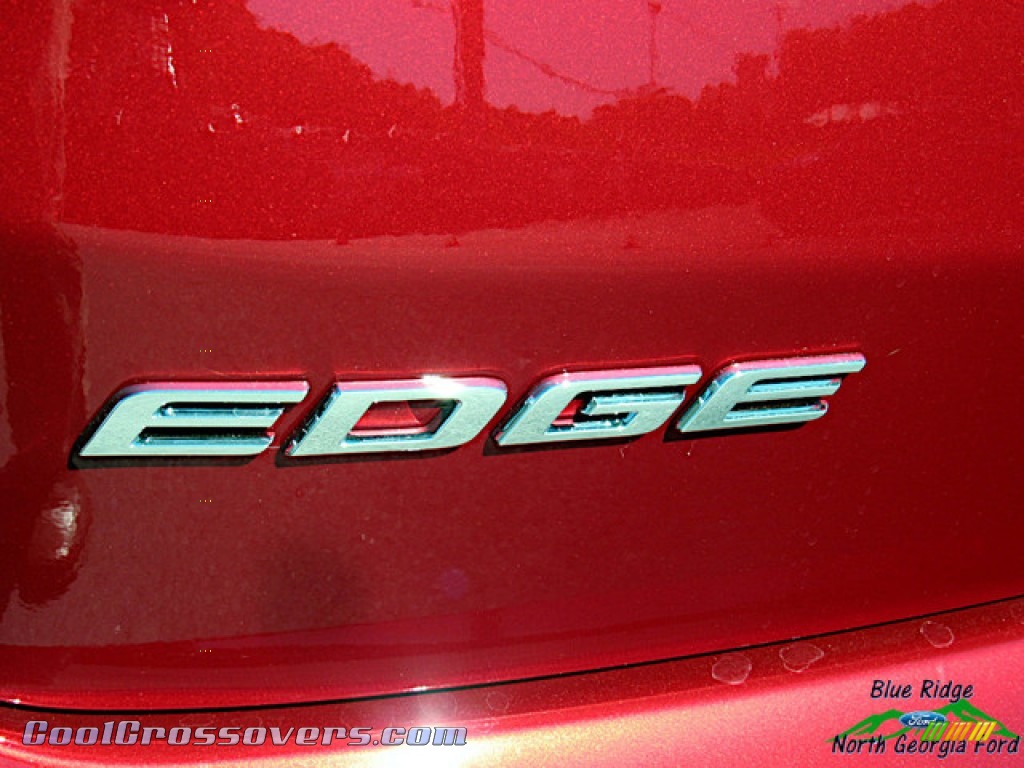 2019 Edge Titanium AWD - Ruby Red / Ceramic photo #35
