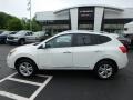 Nissan Rogue SV Pearl White photo #13