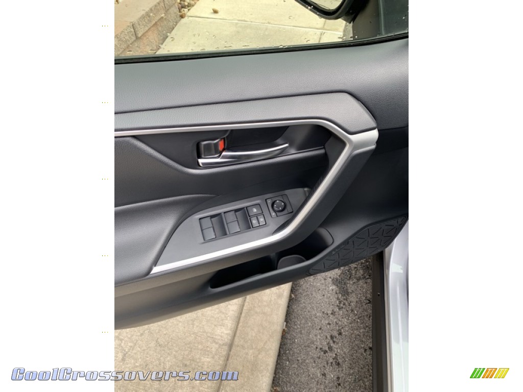 2019 RAV4 XLE AWD Hybrid - Silver Sky Metallic / Black photo #9