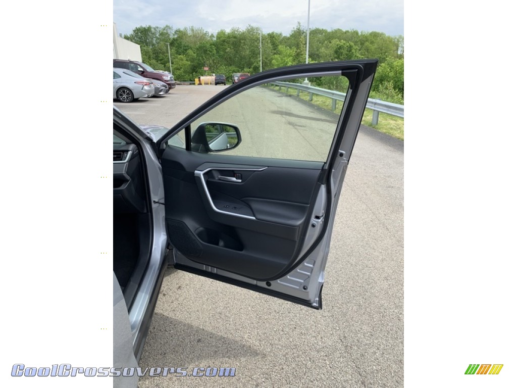 2019 RAV4 XLE AWD Hybrid - Silver Sky Metallic / Black photo #28