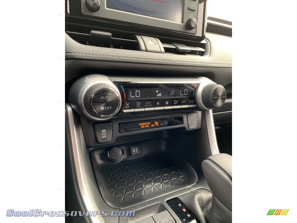 2019 RAV4 XLE AWD Hybrid - Silver Sky Metallic / Black photo #41