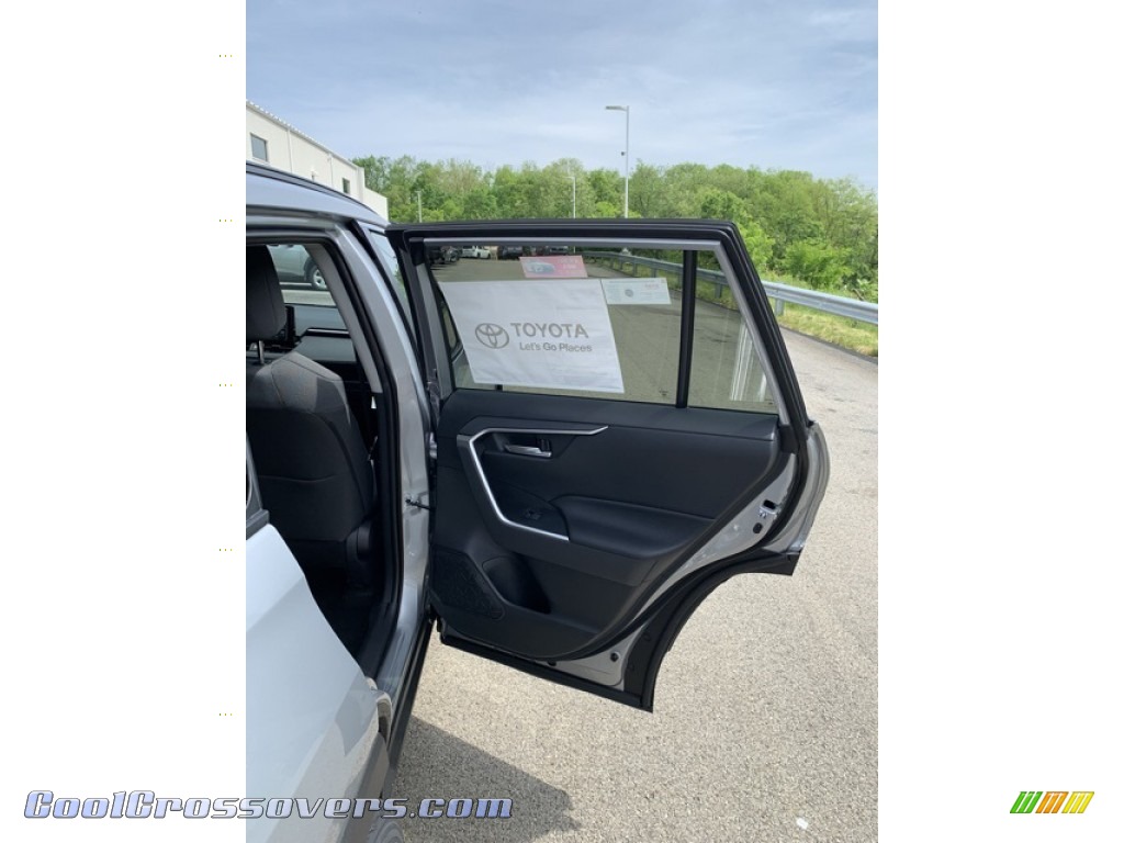 2019 RAV4 XLE AWD Hybrid - Silver Sky Metallic / Black photo #25
