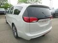 Chrysler Pacifica Limited Luxury White Pearl photo #3