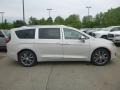 Chrysler Pacifica Limited Luxury White Pearl photo #6