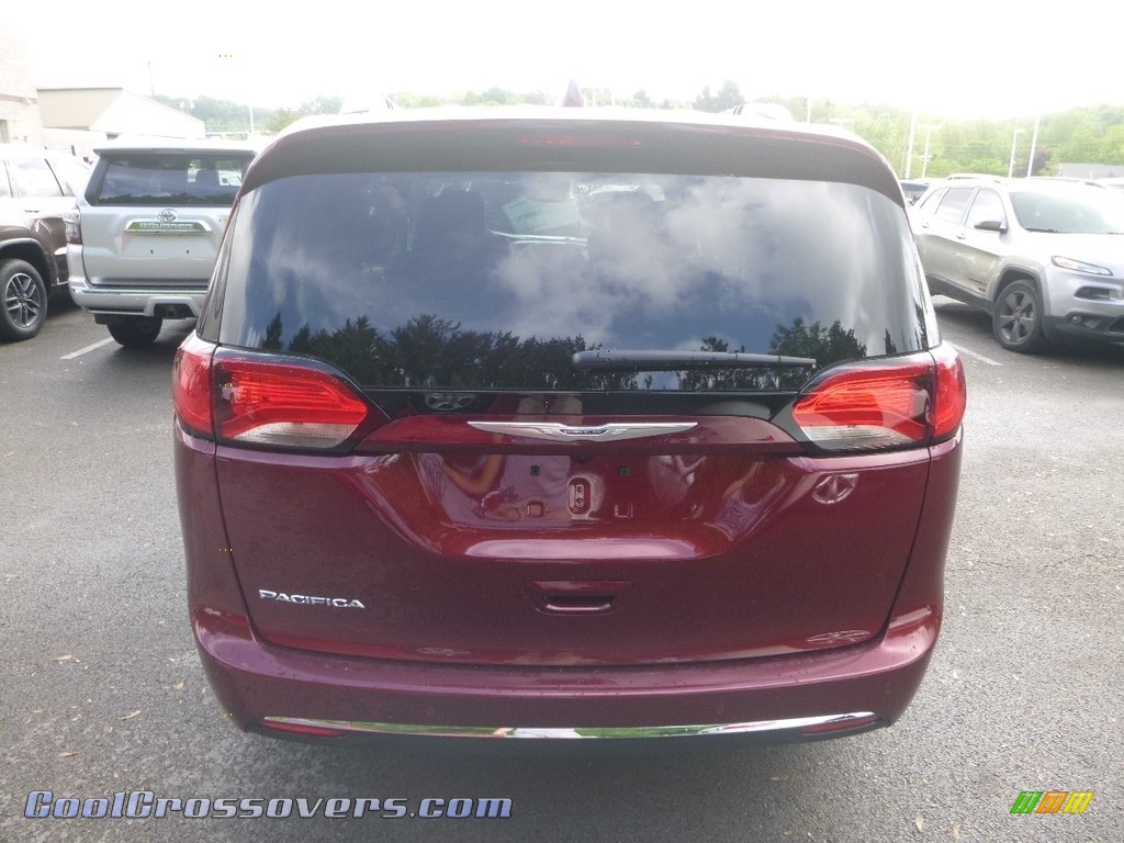 2019 Pacifica Touring L - Velvet Red Pearl / Black/Alloy photo #4