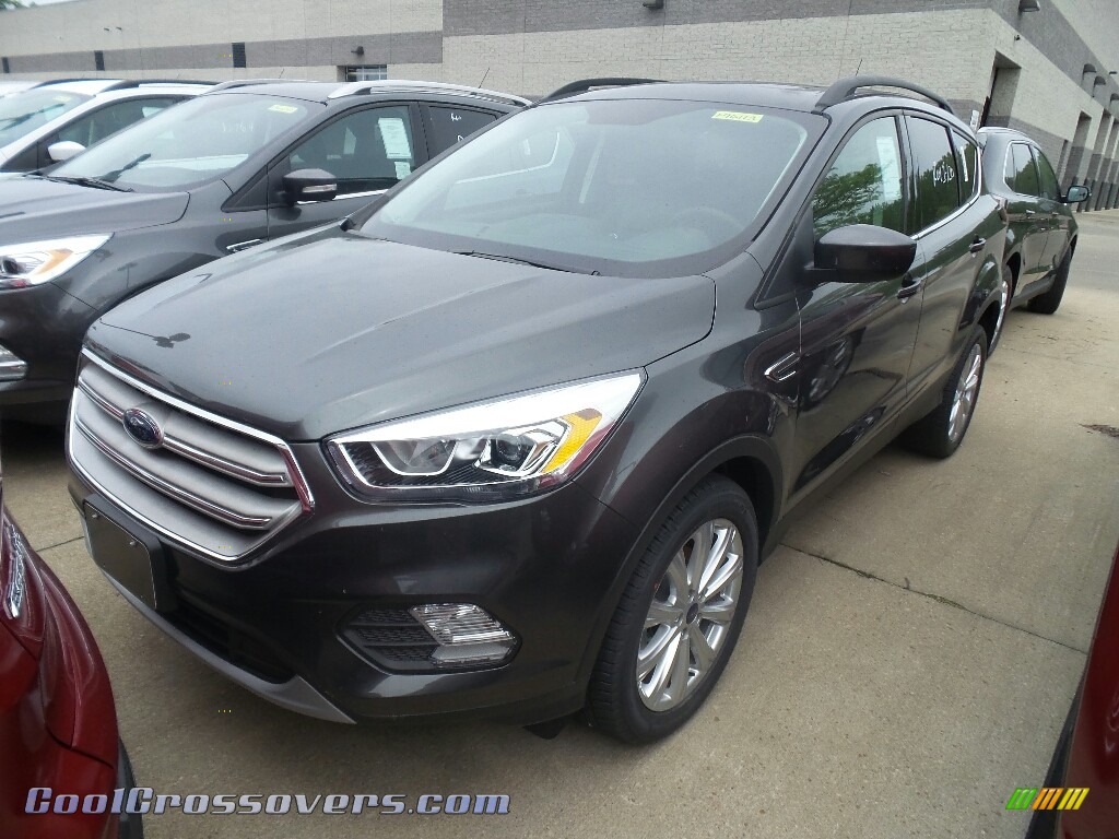 Magnetic / Chromite Gray/Charcoal Black Ford Escape SEL