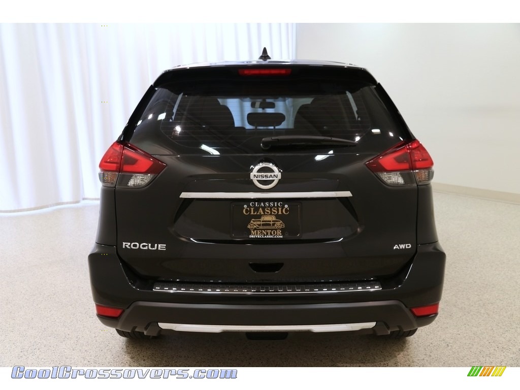 2017 Rogue S AWD - Magnetic Black / Charcoal photo #16
