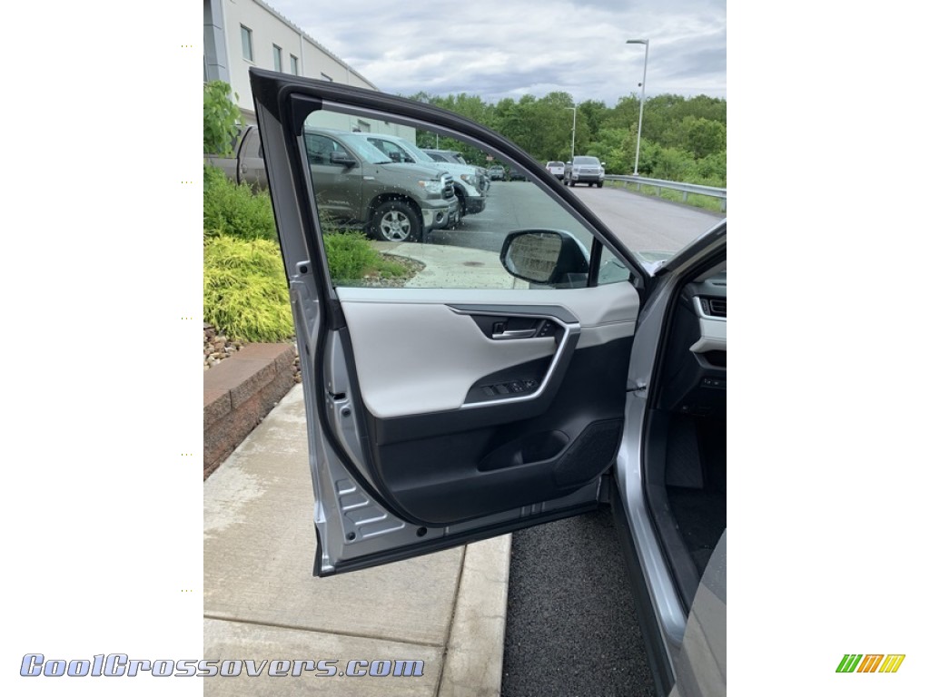 2019 RAV4 Limited AWD Hybrid - Silver Sky Metallic / Light Gray photo #8
