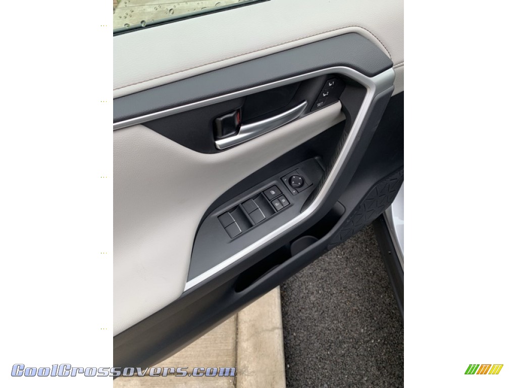 2019 RAV4 Limited AWD Hybrid - Silver Sky Metallic / Light Gray photo #9