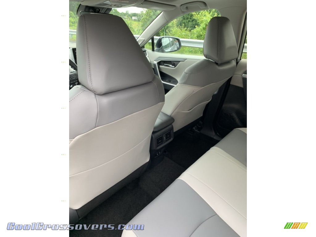 2019 RAV4 Limited AWD Hybrid - Silver Sky Metallic / Light Gray photo #19