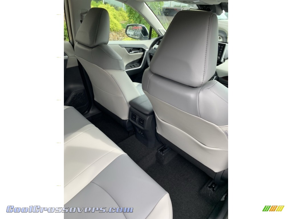 2019 RAV4 Limited AWD Hybrid - Silver Sky Metallic / Light Gray photo #31