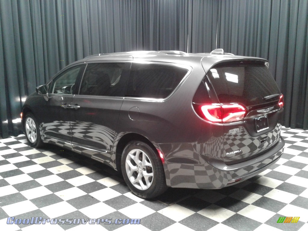 2018 Pacifica Touring L - Granite Crystal Metallic / Cognac/Alloy/Toffee photo #8