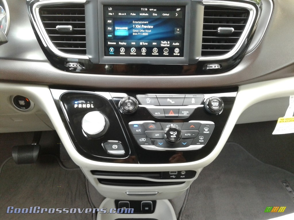 2018 Pacifica Touring L - Granite Crystal Metallic / Cognac/Alloy/Toffee photo #23