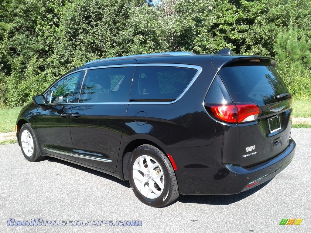 2018 Pacifica Touring L - Brilliant Black Crystal Pearl / Cognac/Alloy/Toffee photo #8