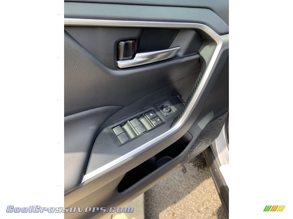 2019 RAV4 XLE AWD Hybrid - Silver Sky Metallic / Black photo #4