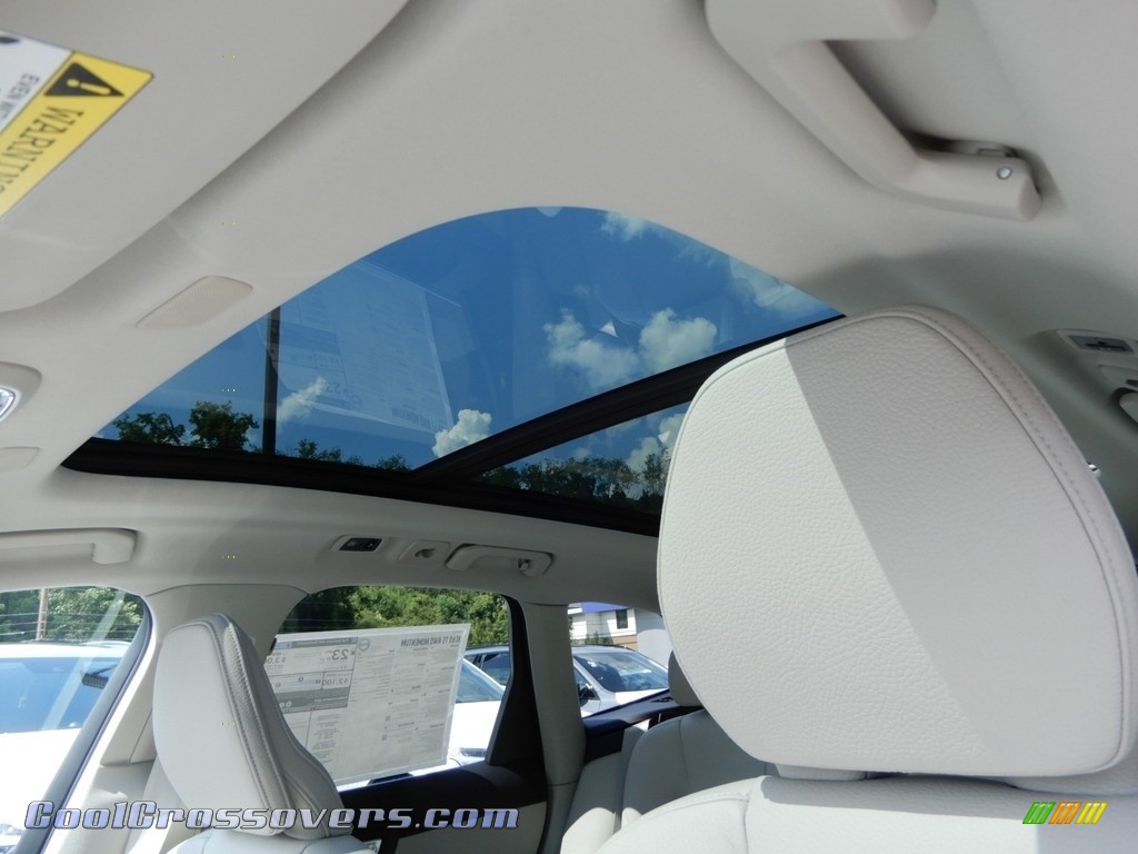 2020 XC60 T5 AWD Momentum - Crystal White Metallic / Blonde photo #12