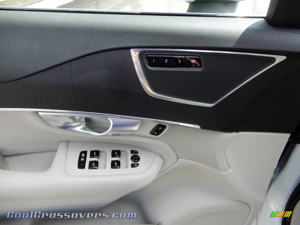2020 XC90 T6 AWD Momentum - Crystal White Metallic / Blond photo #10