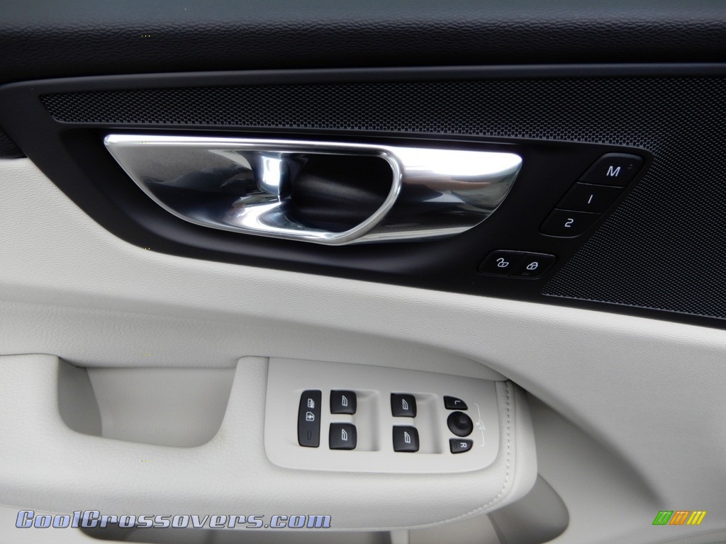 2020 XC60 T5 AWD Momentum - Pine Grey Metallic / Blonde photo #10