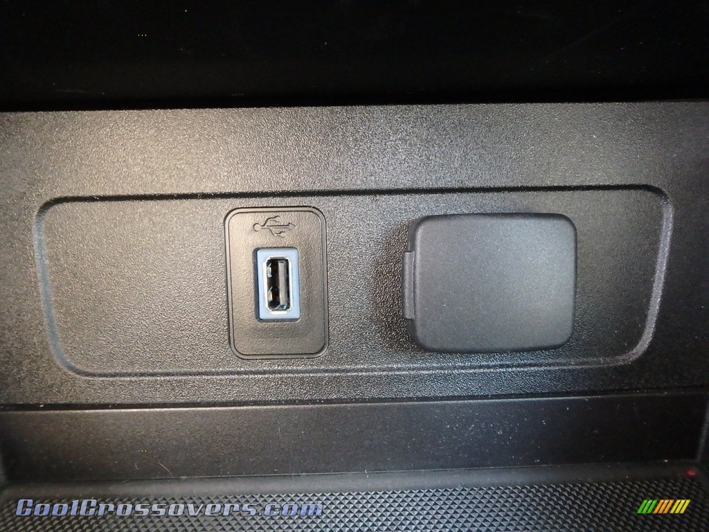 2017 Escape SE 4WD - Magnetic / Charcoal Black photo #18