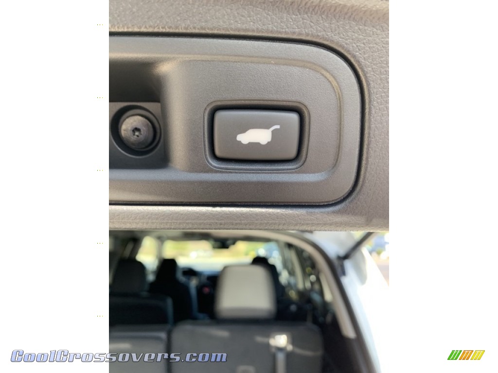 2020 Pilot Touring AWD - Platinum White Pearl / Black photo #25