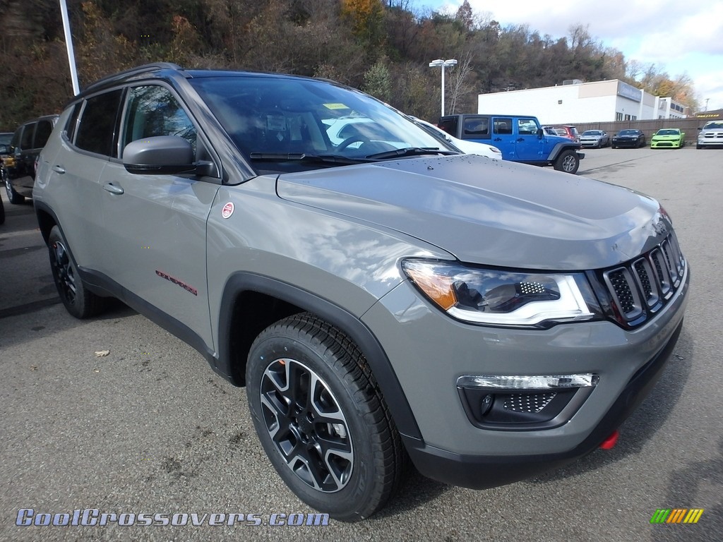 2020 Compass Trailhawk 4x4 - Sting-Gray / Ruby Red/Black photo #8