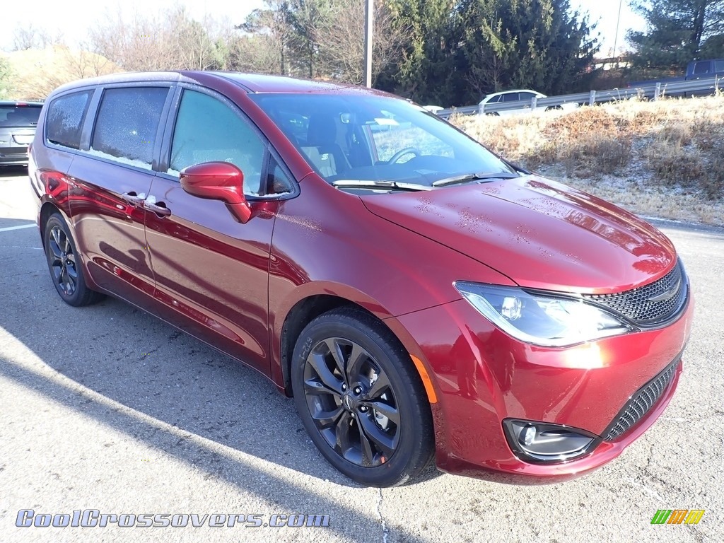 2020 Pacifica Touring - Velvet Red Pearl / Black photo #6