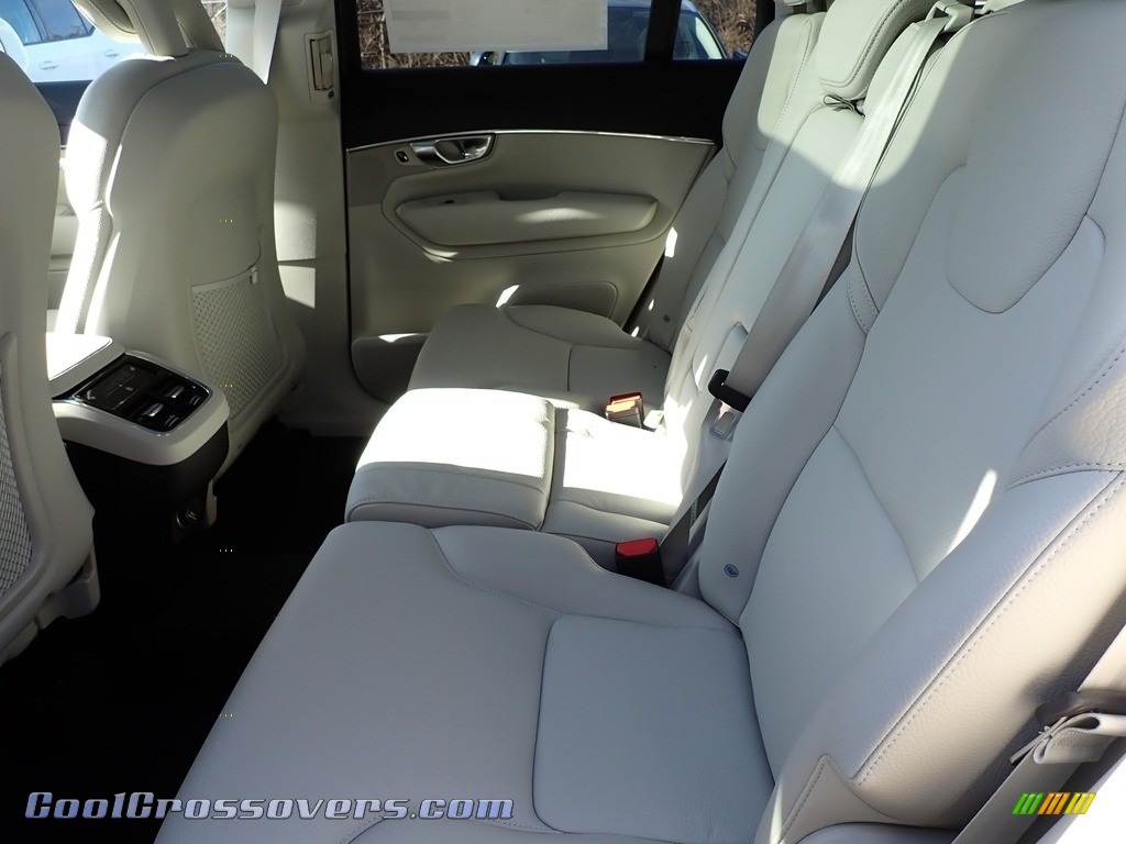 2020 XC90 T5 AWD Momentum - Crystal White Metallic / Blond photo #8