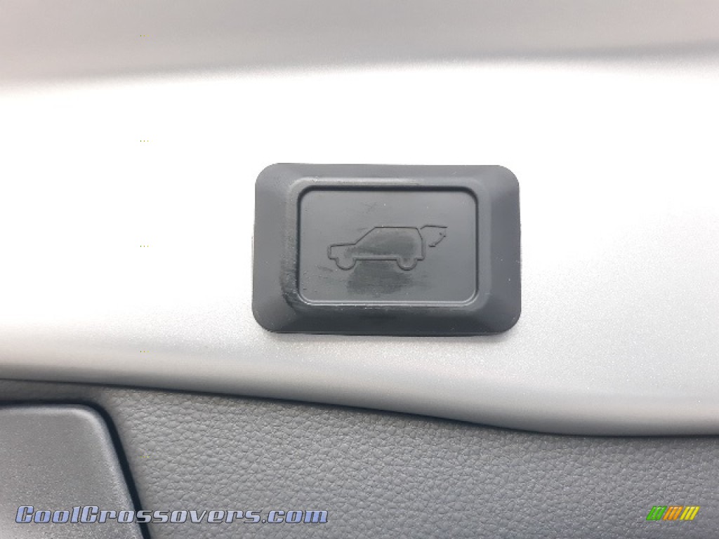 2020 RAV4 XSE AWD Hybrid - Silver Sky Metallic / Black photo #46