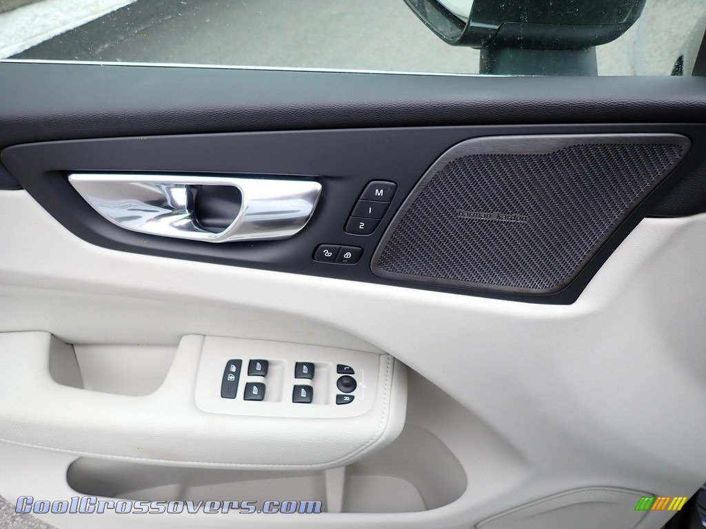 2020 XC60 T6 AWD Momentum - Pine Grey Metallic / Blonde photo #10