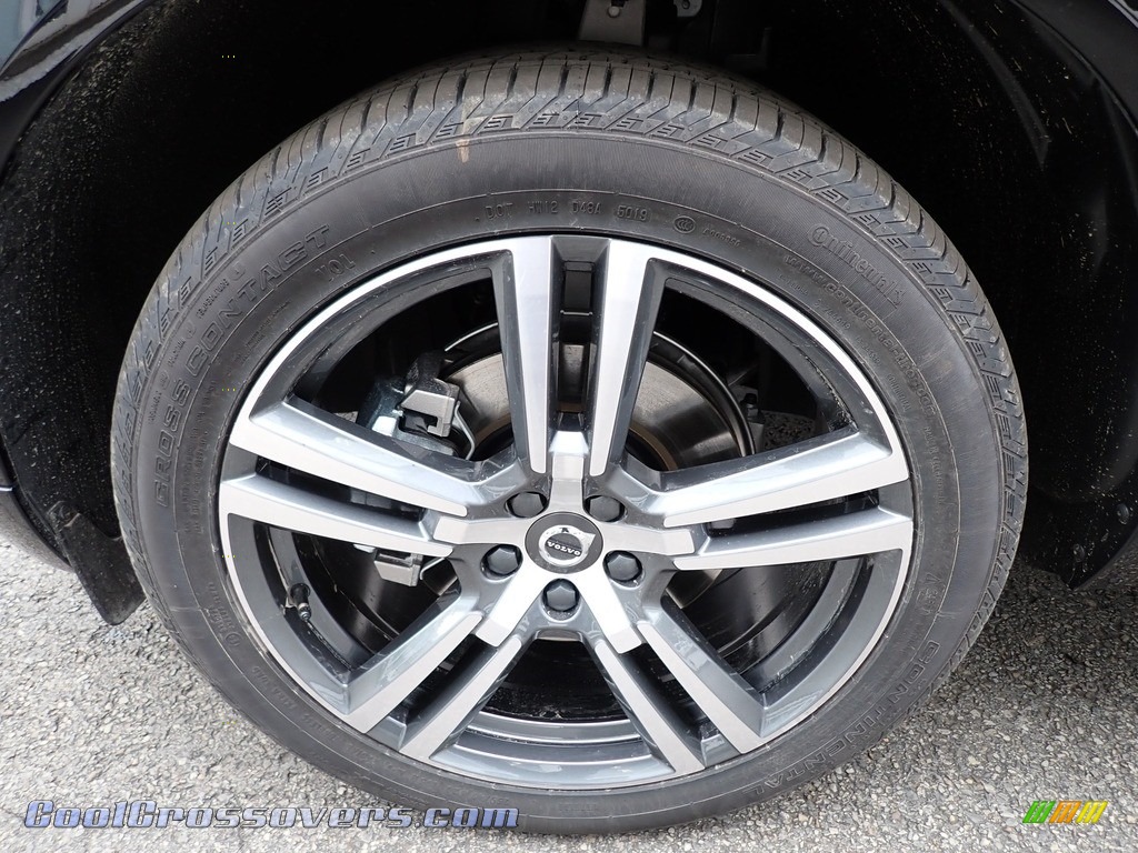 2020 XC60 T5 AWD Momentum - Onyx Black Metallic / Blonde photo #6