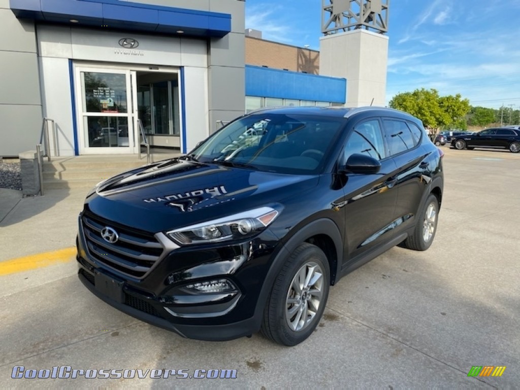 Ash Black / Black Hyundai Tucson SE