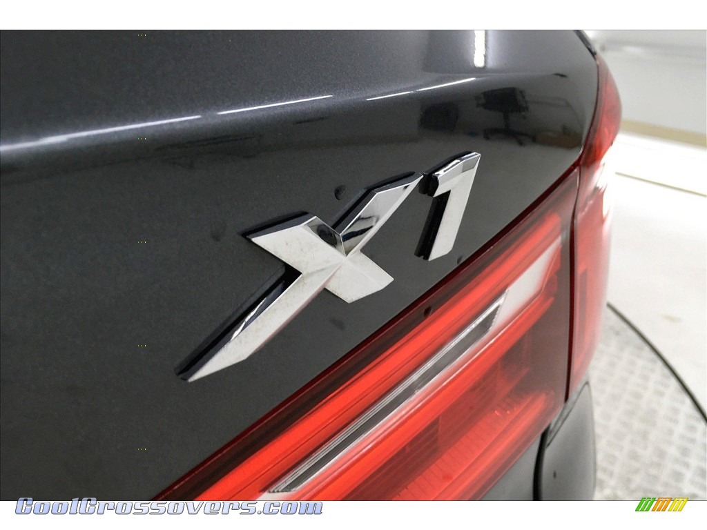 2017 X1 xDrive28i - Mineral Grey Metallic / Black photo #7