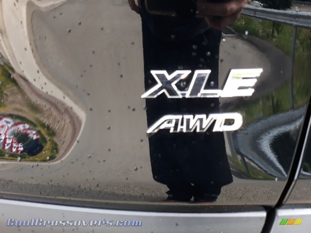 2020 RAV4 XLE Premium AWD - Midnight Black Metallic / Nutmeg photo #33