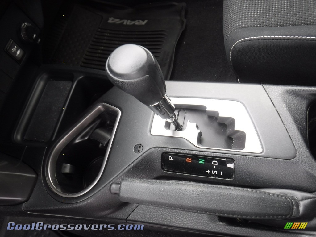 2017 RAV4 XLE AWD - Super White / Black photo #21