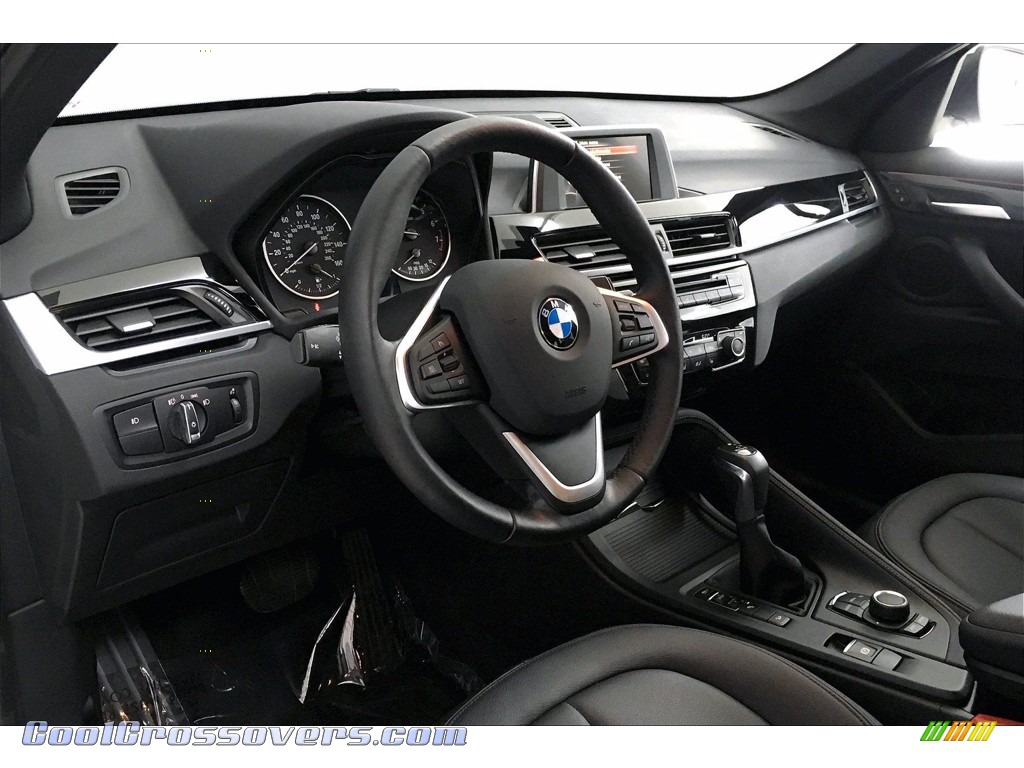 2017 X1 xDrive28i - Alpine White / Black photo #21